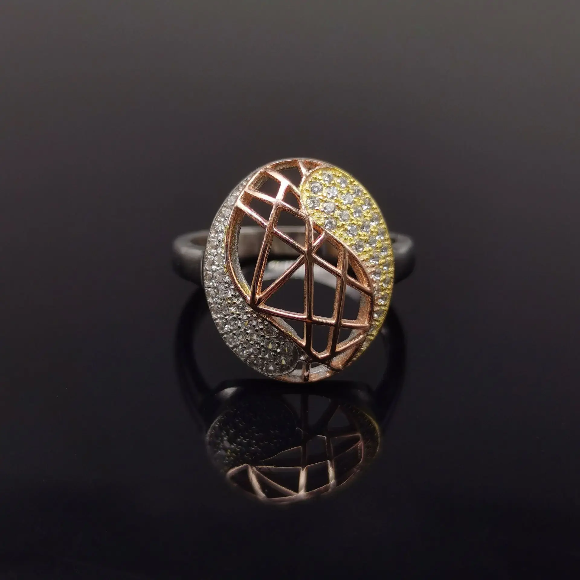 

S925 Silver European and American Personalized Micro Set Full Diamond Ring Fashion Punk Men's and Women's Color Separation Ring
