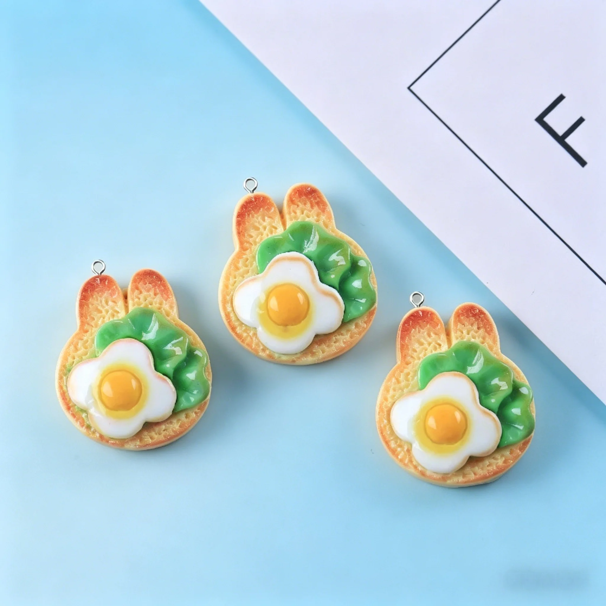 10pcs 카와이 토끼 토스트 레진 펜던트, 귀여운 음식 참 장식품, 수제 쥬얼리 제작, 귀걸이, 키체인, 공예품용
