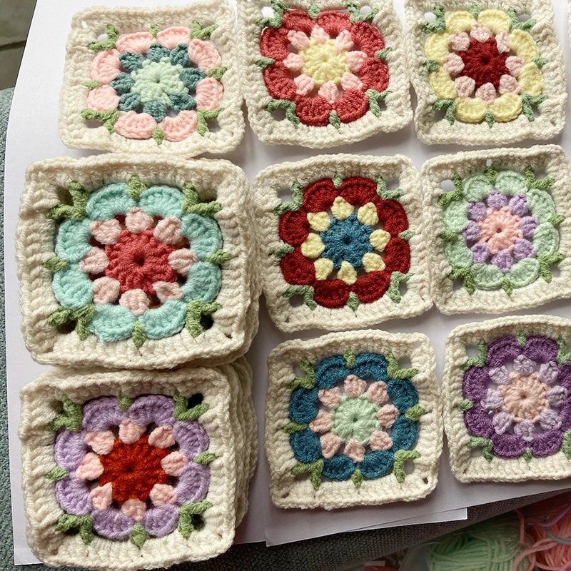 DIY 크로 셰 뜨개질 여러 가지 빛깔의 컵 받침 광장 DIY 창조 바느질 의류 레이스 담요 장식 수제 컵 패드 8cm 패치