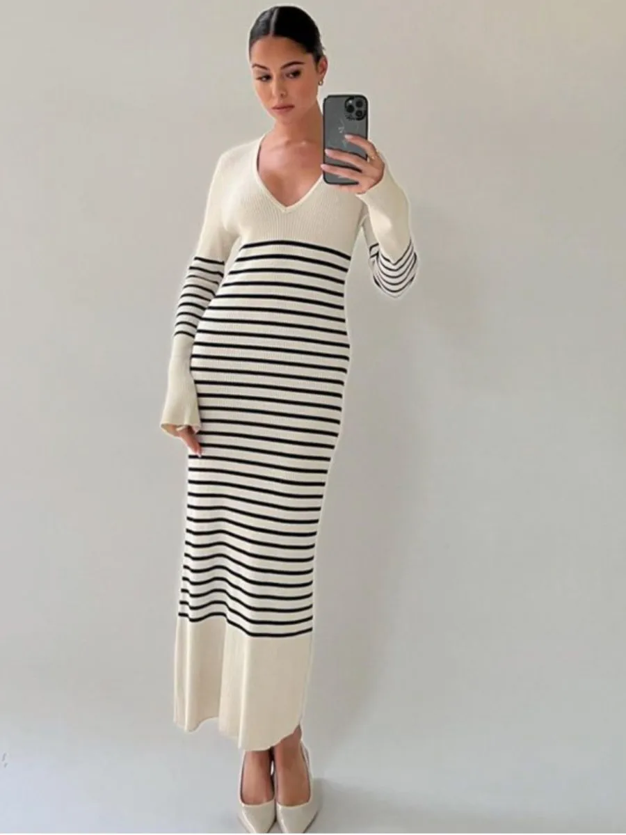 

Striped Contrast Knitted Long Dress 2023 Autumn New Flare Sleeve Slim V-neck Street Fashion Midi Dresses Retro Elegant Vestidos