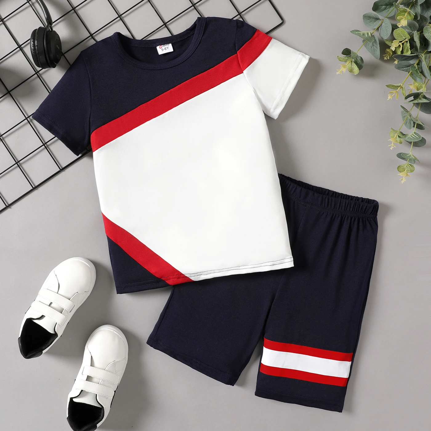 

PatPat 2Pcs Kid Boy Color Block Short-sleeve Tee and Shorts Set