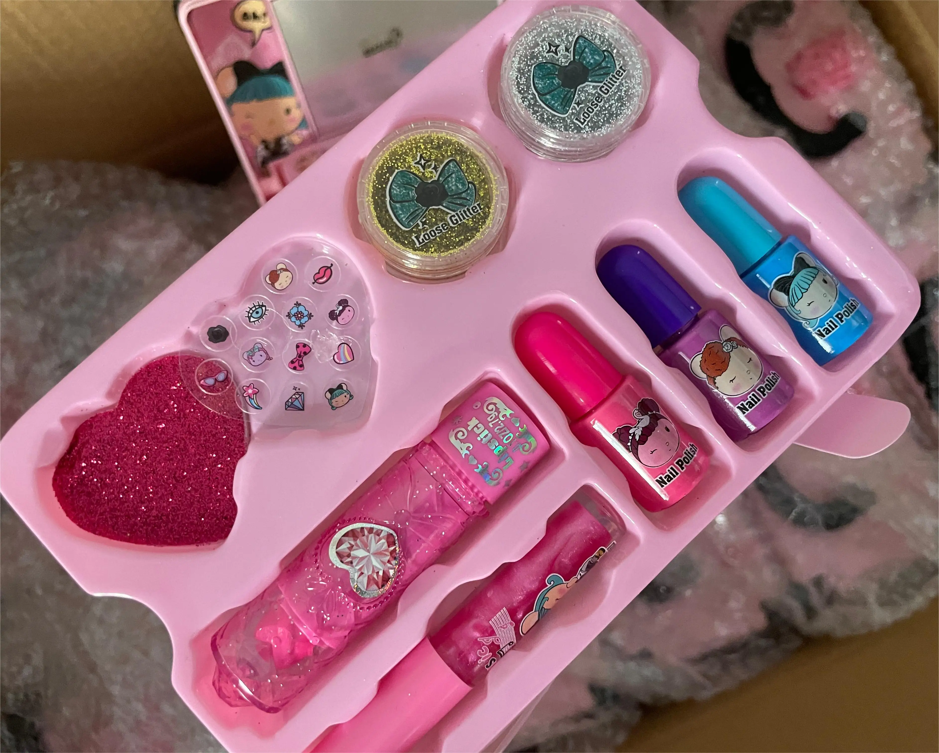 children's Cosmetic Makeup Kit Set Kids Makeup Box for Girl Party Birthday Gift Nontoxic Safety Lip gloss Nail Polish Eyeshadow 5
