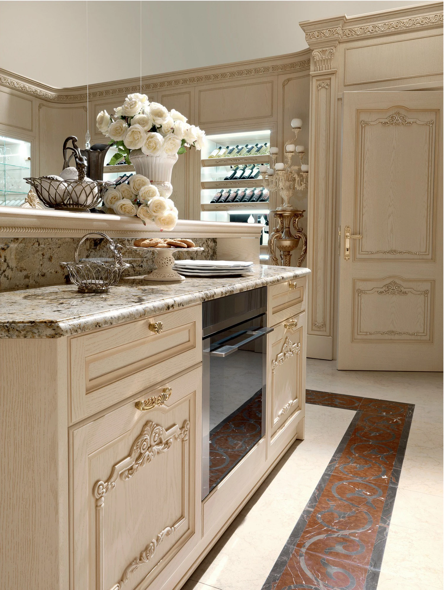 TRADITION INTERIORS OF NOTTINGHAM: Clive Christian Luxury Kitchen Mantles, image size:1500x1991