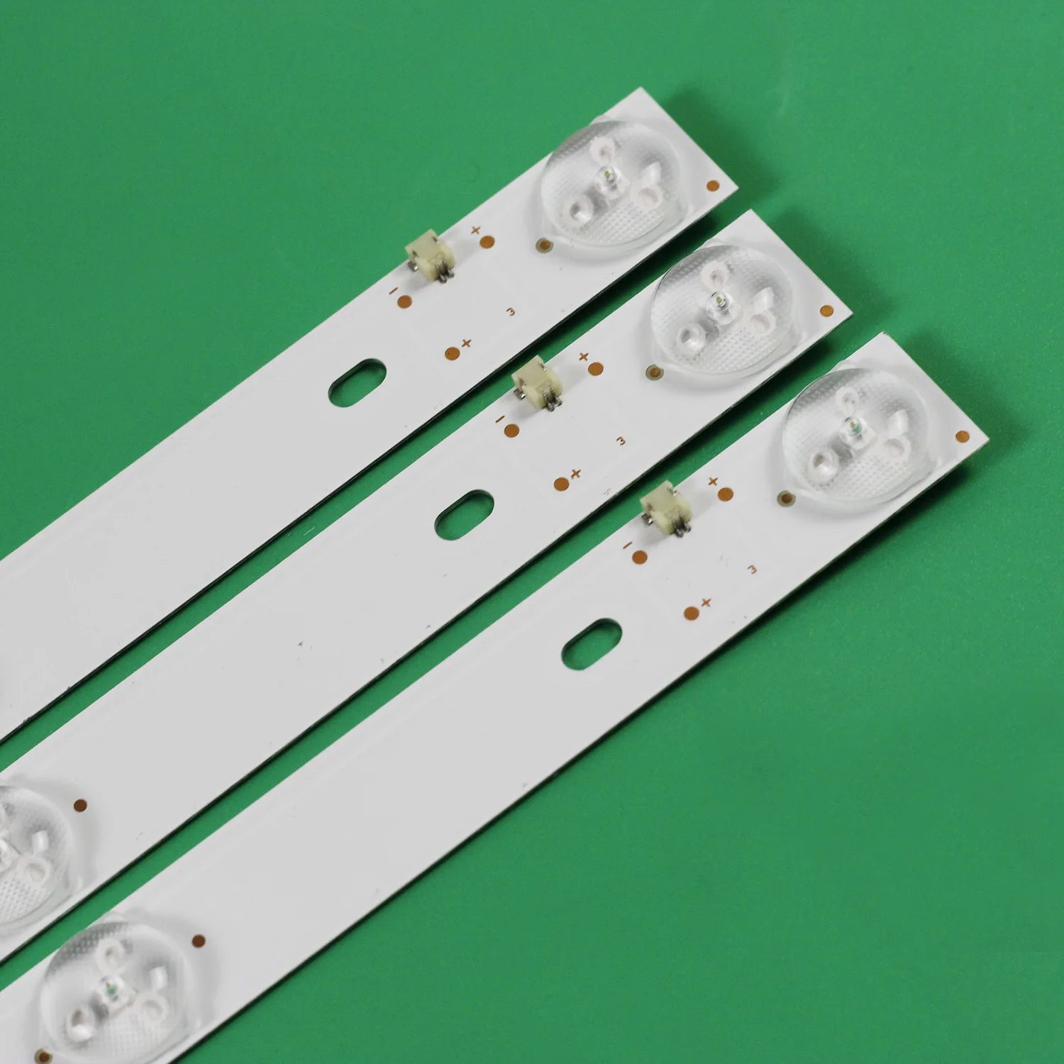 ο 3 / LED Ʈ Ʈ 7  KSKK32D07-ZC21FG-04 303KK320036 DEXP H32C7200K LED 32YD350