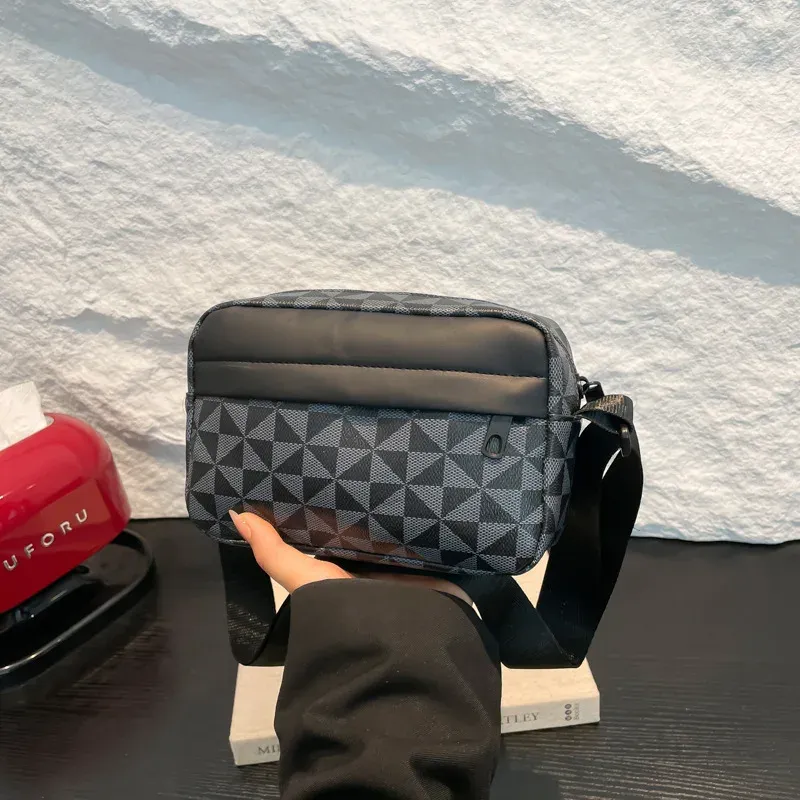 Spring 2025 Women's Fashion Simple Casual Large Capacity Stylish Crossbody Phone Single Shoulder Small Square Bag