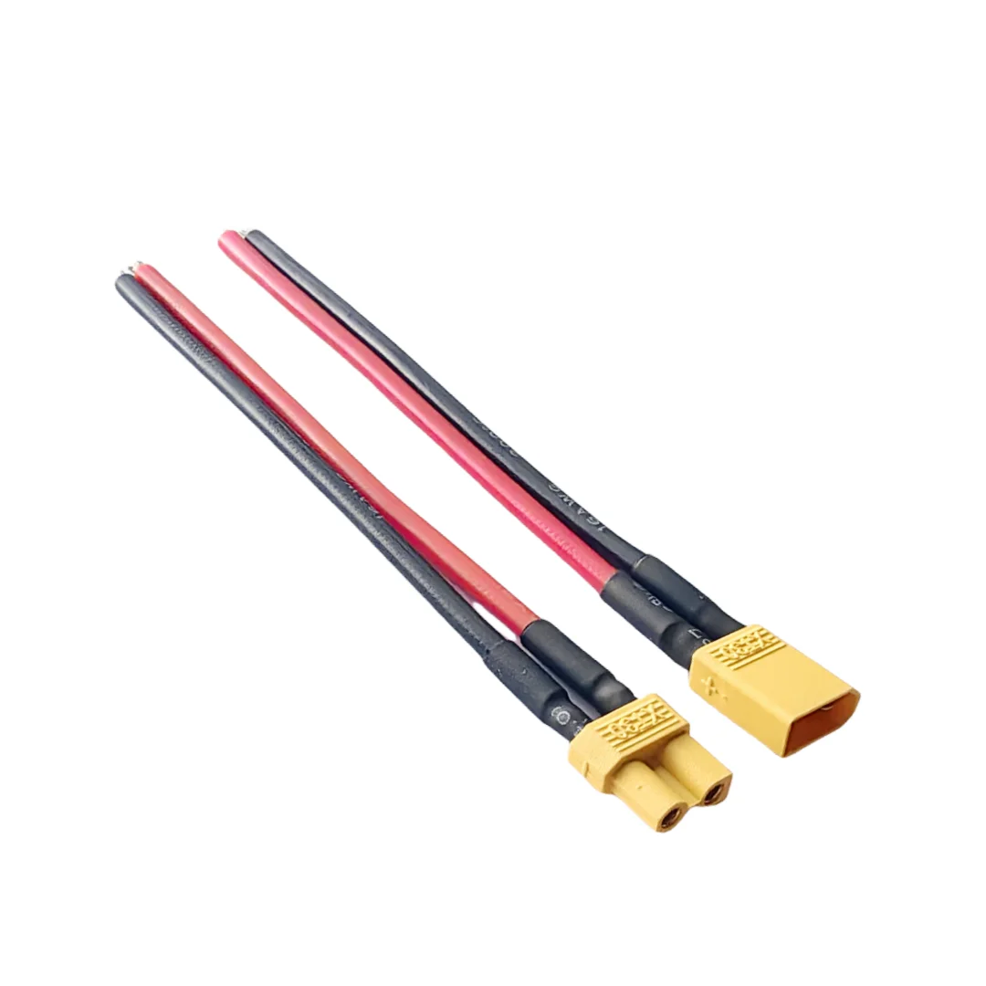Lot de 10 connecteurs XT30 mâle et femelle disposés sur une surface blanche