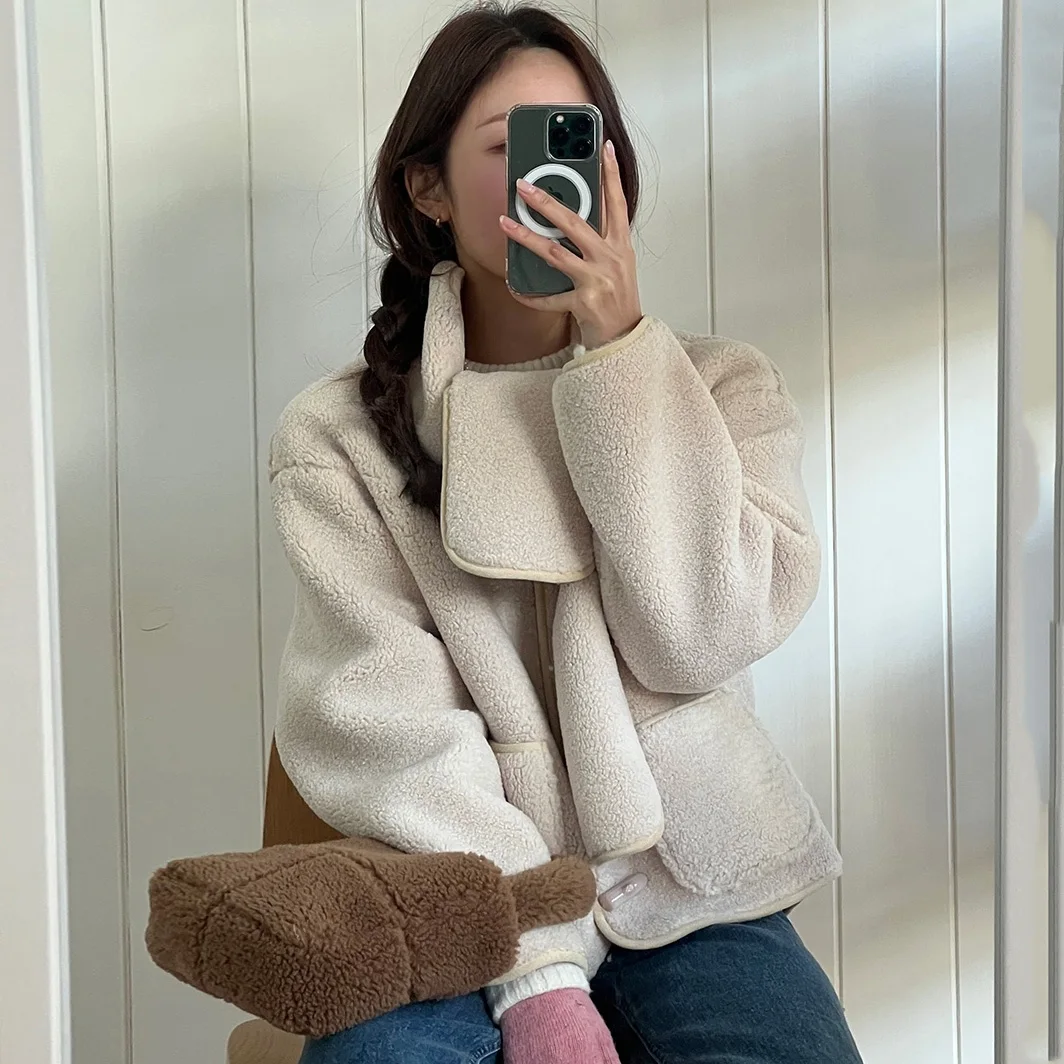 Korean Fashion Sweet Girls Soft Coat Round Neck with Scalf Horn Buttons Pockets Short Cut Berber Fleece Coats for Women