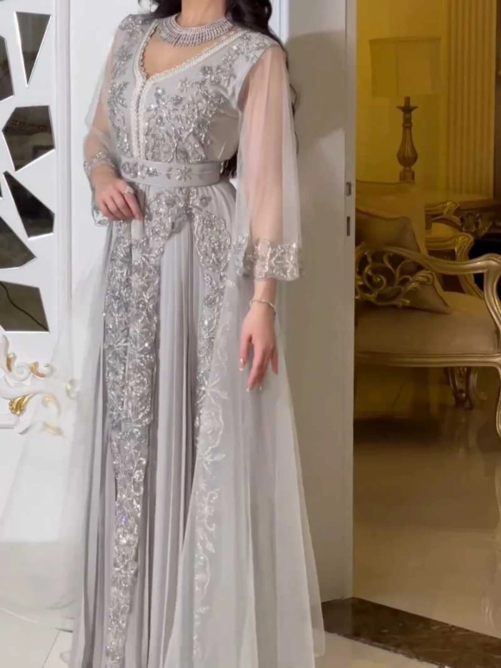 فستان سهرة عربي هوت كوتور برقبة على شكل V قفطان لا...