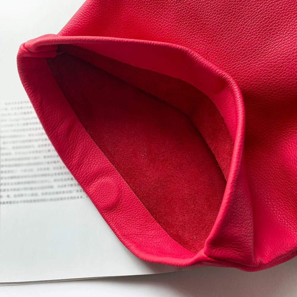 Personality roll-edge leather bag final view