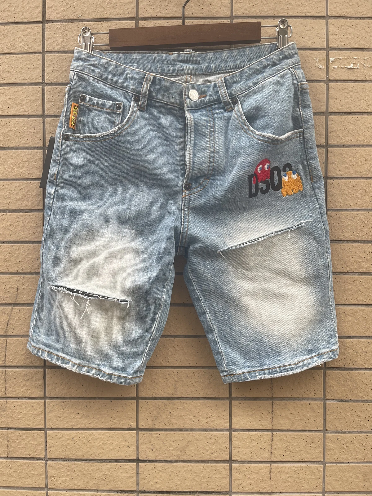 2023 New Summer Denim Shorts for Men's d2 Jeans Water Wash Micro Elastic Casual Fashion Patches with Broken Holes