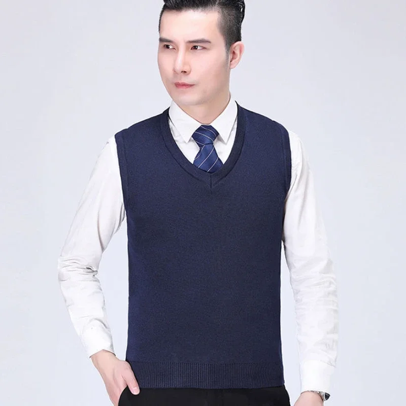 thumbnail image 1 of Suéteres de punto de negocios para hombres Chaleco rojo Cuello en V Ropa de hombre Chaleco sin mangas Negro Elegante Invierno 2024 Nuevo en Y2k Vintage, 1 of 4