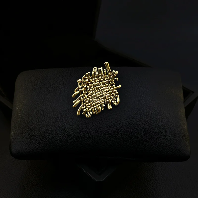 New Chic Vintage Metal Woven Brooch Suit Collar Pin Clothes Accessories High-Grade Exquisite Women's Neckline Jewelry Gifts 1756
