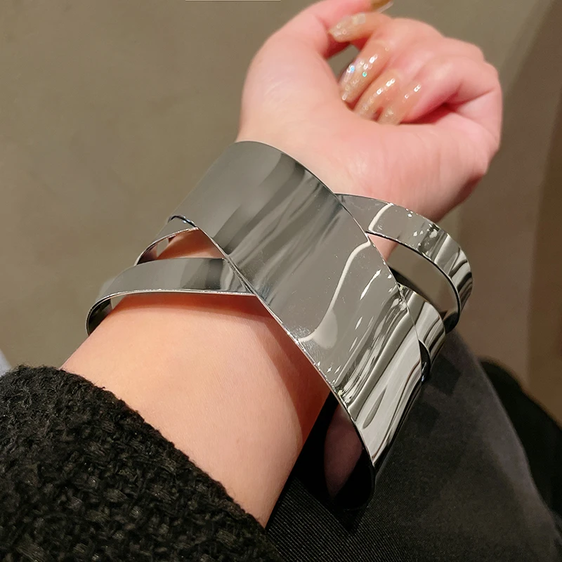 Geometric Alloy Bracelet for Women - Image 9