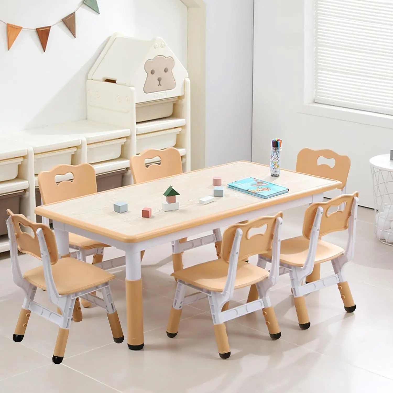 Ensemble Table et 6 chaises modernes pour enfants, Table pour tout-petits réglable en hauteur avec pieds de bureau antidérapants, bureau Graffiti pour salles de classe et maison