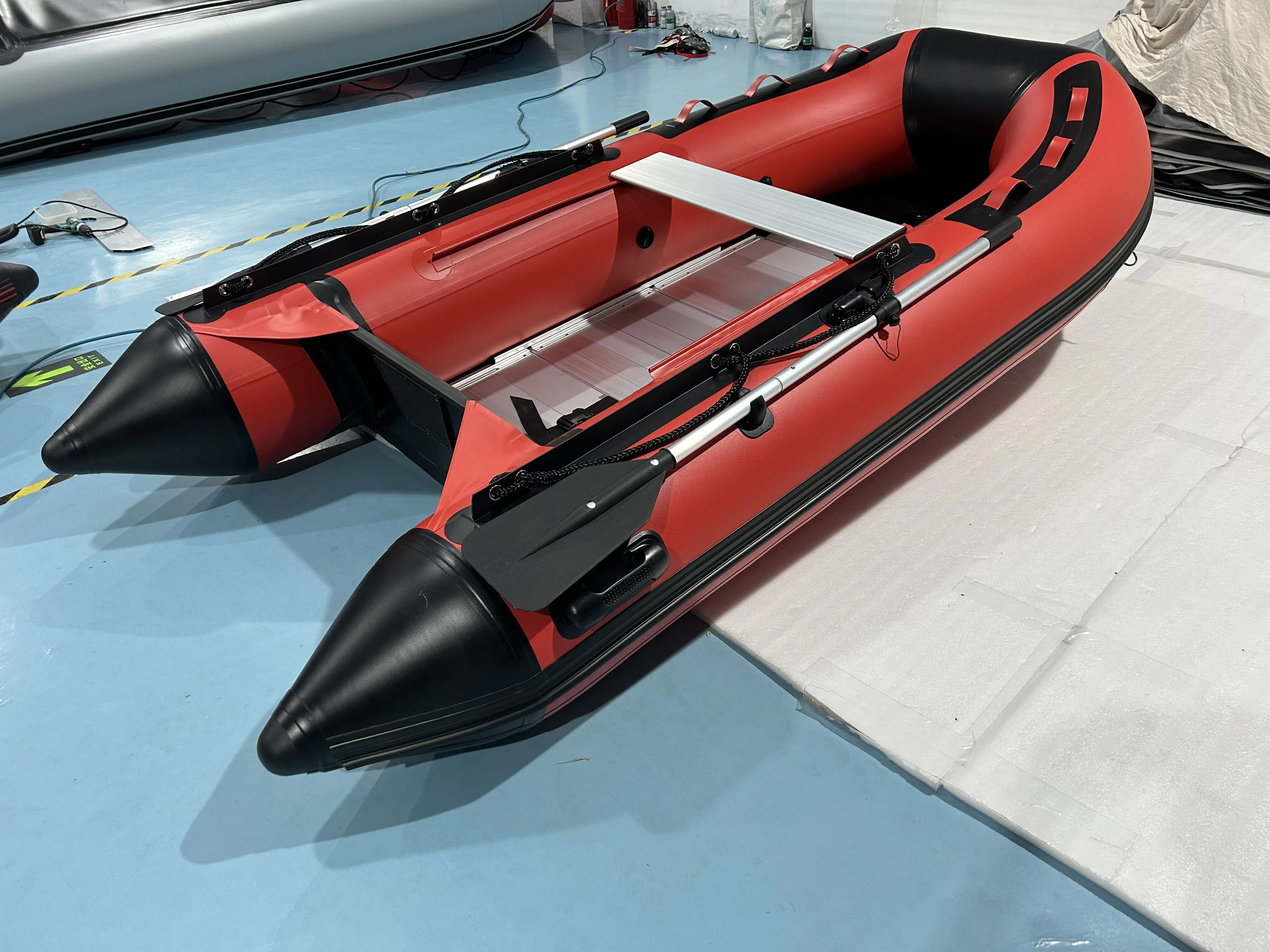 Folded PVC Inflatable Rowing Boat for 4-6 Persons Outdoor Entertainment on Lake River and Offshore