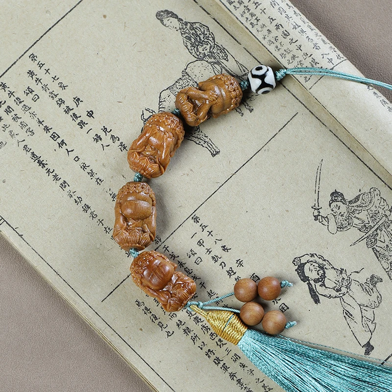 Mencheese Guajacwood 네 개의 부처님 펜던트 조각, 창의적인 술 나무 장식품, Q 남자친구를 위한 선물