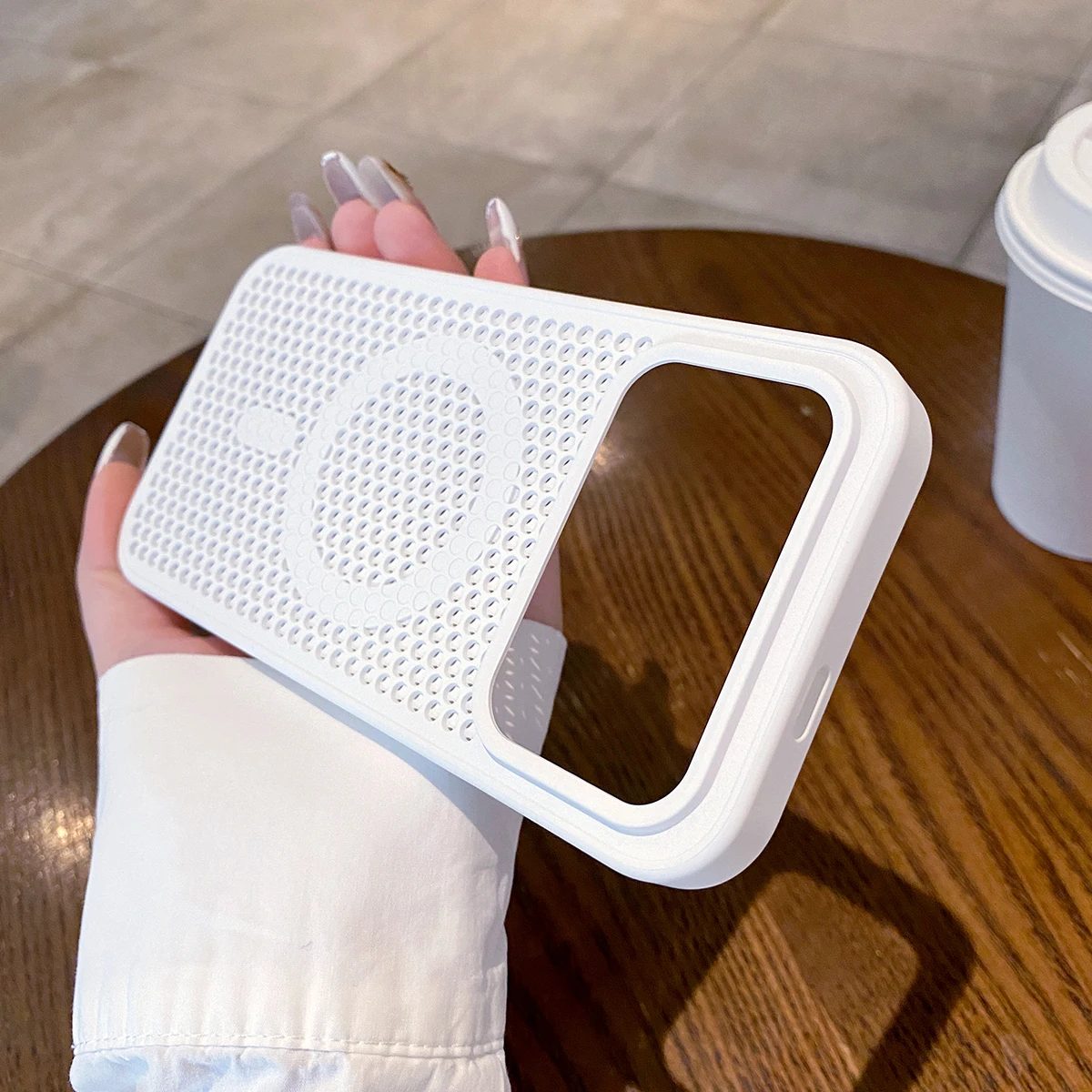 Magnetic Mesh Heat Dissipation Shockproof Matte Case with Soft Bumper