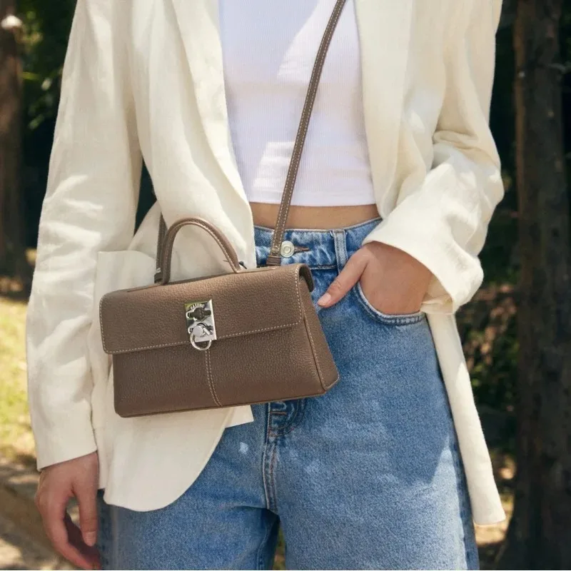 

2024 New Luxury Genuine Leather Messenger Shoulder Small Square Bags Simple Casual Ladies Crossbody Handbag Commuting Womens Bag