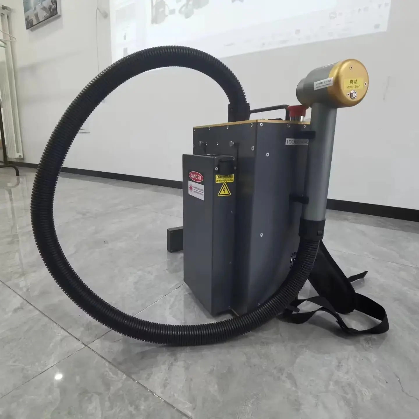 Backpack Handheld Pulse Laser Cleaning Machine 100W 200W 300W Portable Laser Cleaner 8 Waves for Rust Paint Oil Removal Wood 3