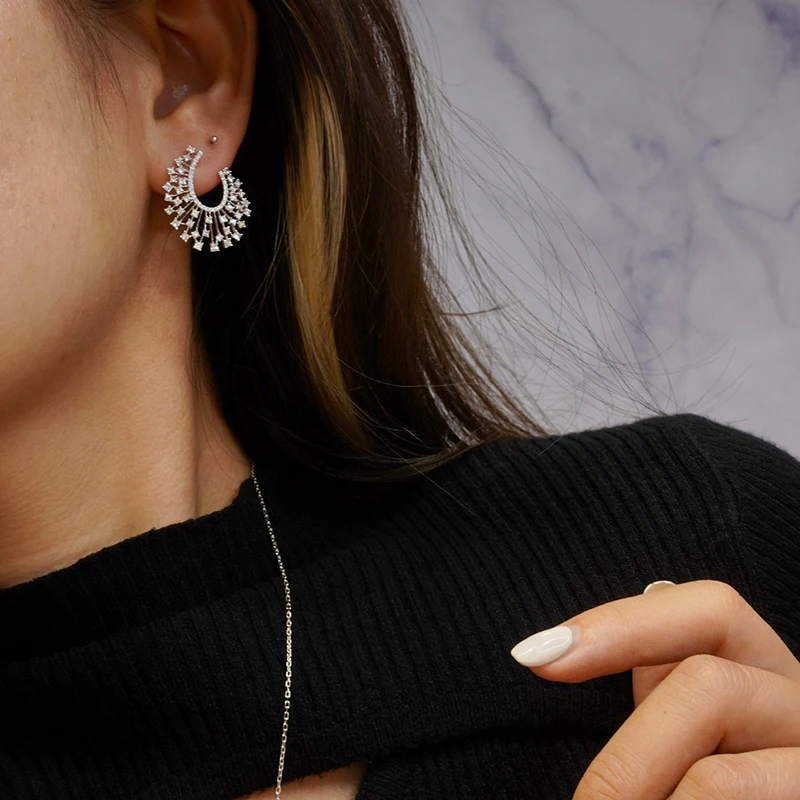 Рисунок 6 - Серьги-гвоздики Aazuo из белого