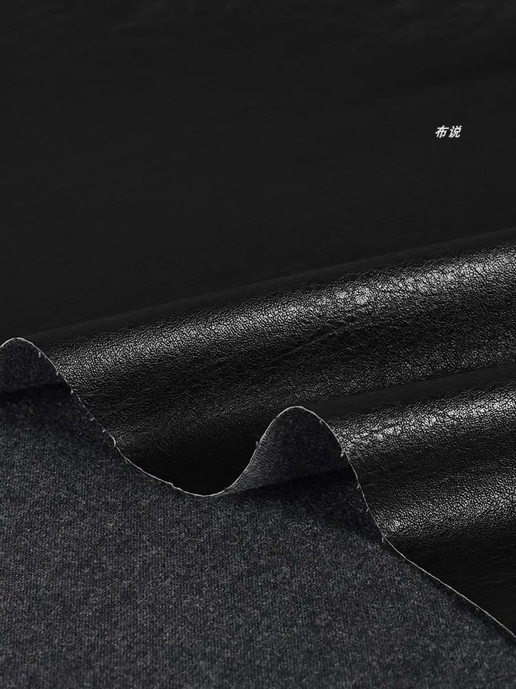 PU 가죽 원단 블랙 매트 거친 질감 면 바닥 디자이너 원단 재킷, 의류 도매 천, DIY 바느질 재료
