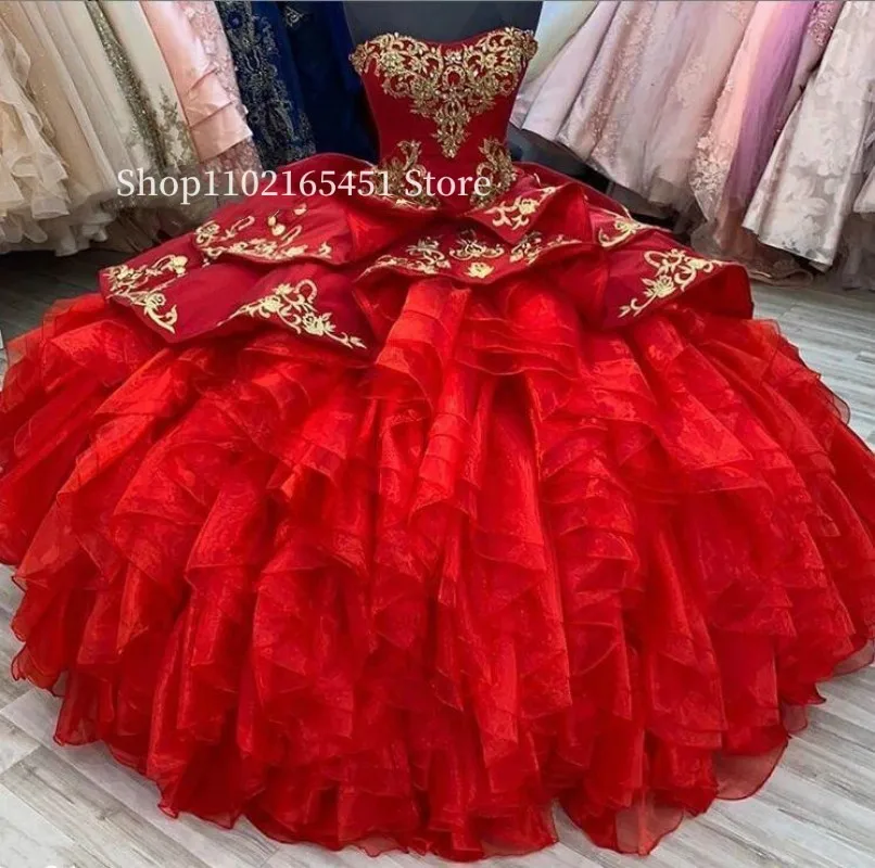 Red Prom Quinceanera Dresses Gold Sweetheart Lace Applique Tiered Skirt Strapless Corset Tulle Sweet 15 Ball Gowns