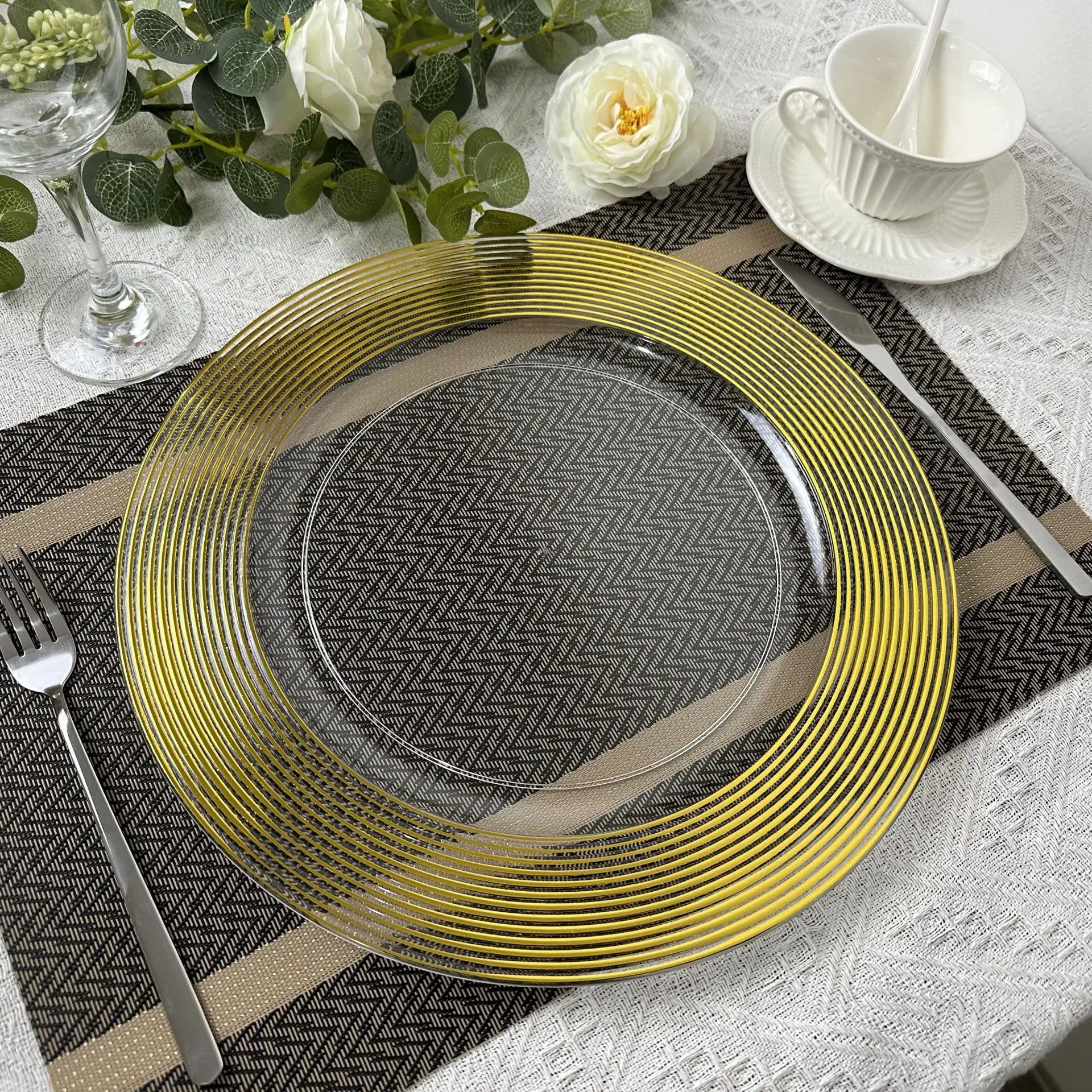 

100 Pcs Charger Plate Plastic Decorative Service Plate Gold Silver Dinner Serving Wedding Decor Table Place Settin 13Inches