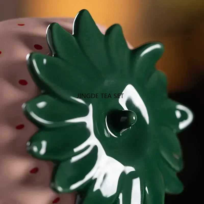 Chinese Ceramic Sealed Container Strawberry Shaped Storage Can Travel Coffee Candy Can Tea Set