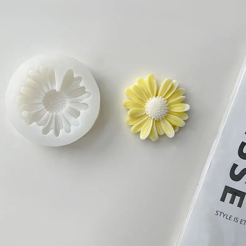 Description Picture 4 of item2024 New Daisy Scented Daisy Silicone Candle Mold Aromatherapy Soap Mold for Candle Making Kit DIY Flower Handmade Candle Mold