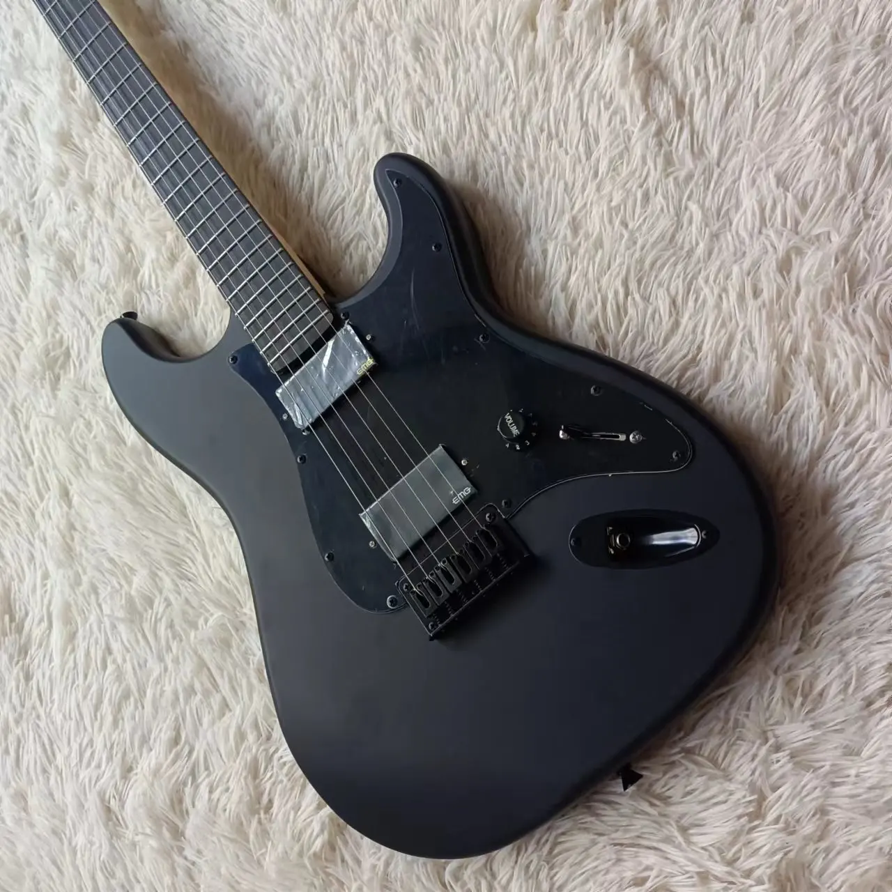 Guitar Root エレキギター 　マットカラー　レッド/ブラック　中古美品 Guitar Root エレキギター マットカラー レッド/ブラック 中古美