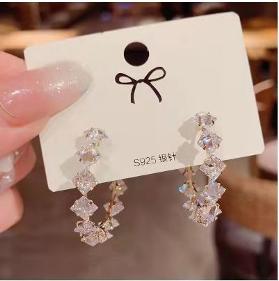 Advanced Gentle Diamond Fringe Star Moon Crystal Earrings For Women Korean Fashion Earring Daily Birthday Party Jewelry Gift