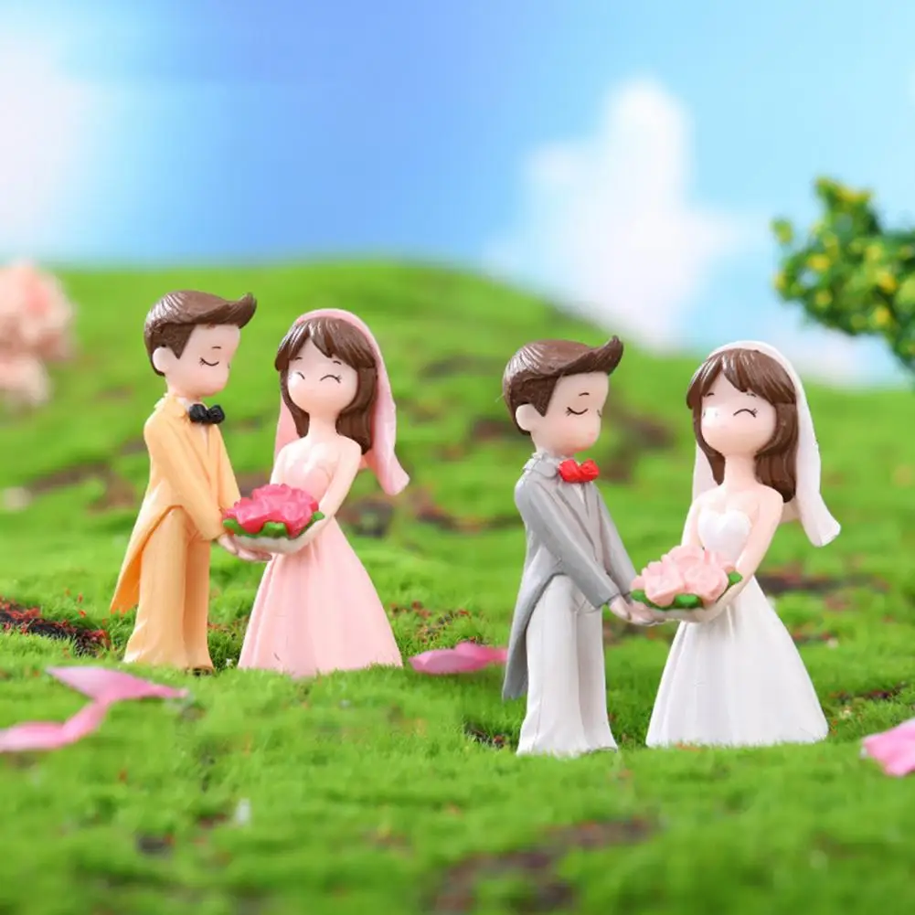 

2Pcs Romantic Couple Ornament Realistic Dressed DIY Mini Cake Decoration Lovers Figure Mini Doll Figurines Gift Garden Decor