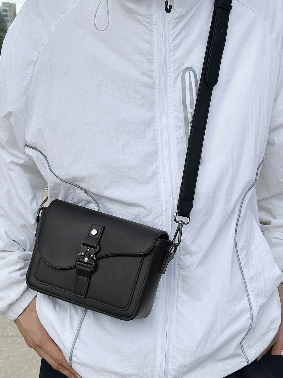 Casual Crossbody Bag Unisex Fashionable Small Square Bag for Commuting And Daily Use Waterproof PU Leather Shoulder Strap
