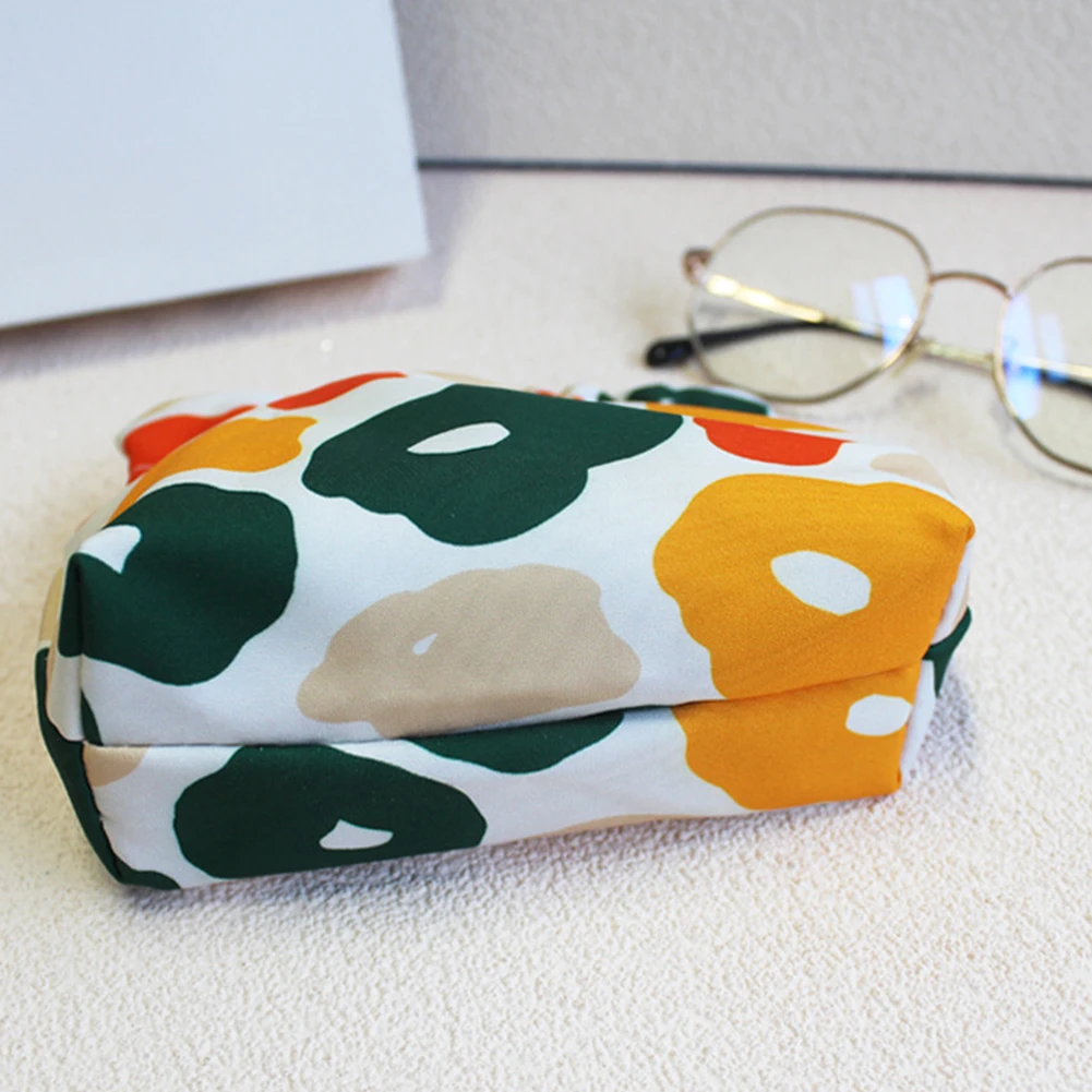 Fashion Mini Makeup Bag Casual Cute Toiletry Bag Waterproof Portable Printed No Zipper Simple Lightweight for Headphones Jewelry