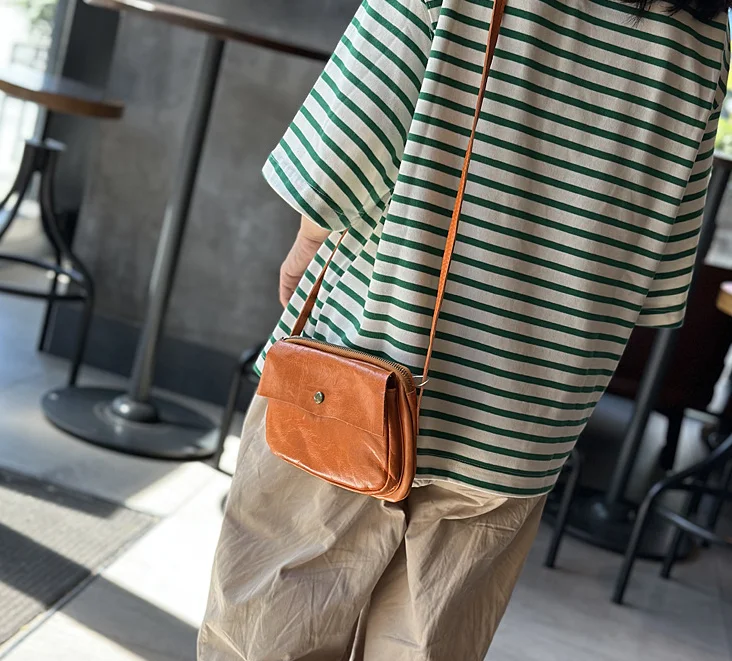 

A1245 Hot Men and Women Leather Medium Large Handbag Shoulder Bags Large Capacity Ladies Single Shoulder Bag Crossbody Bag