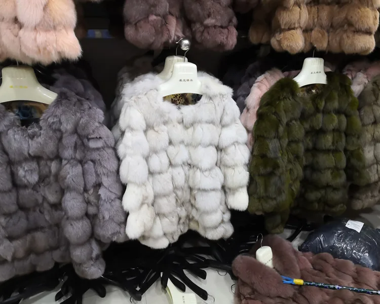 Women's Short Real Fox Fur Winter Jacket Thick Warm Natural Coat Fashion Outerwear for Cold Weather