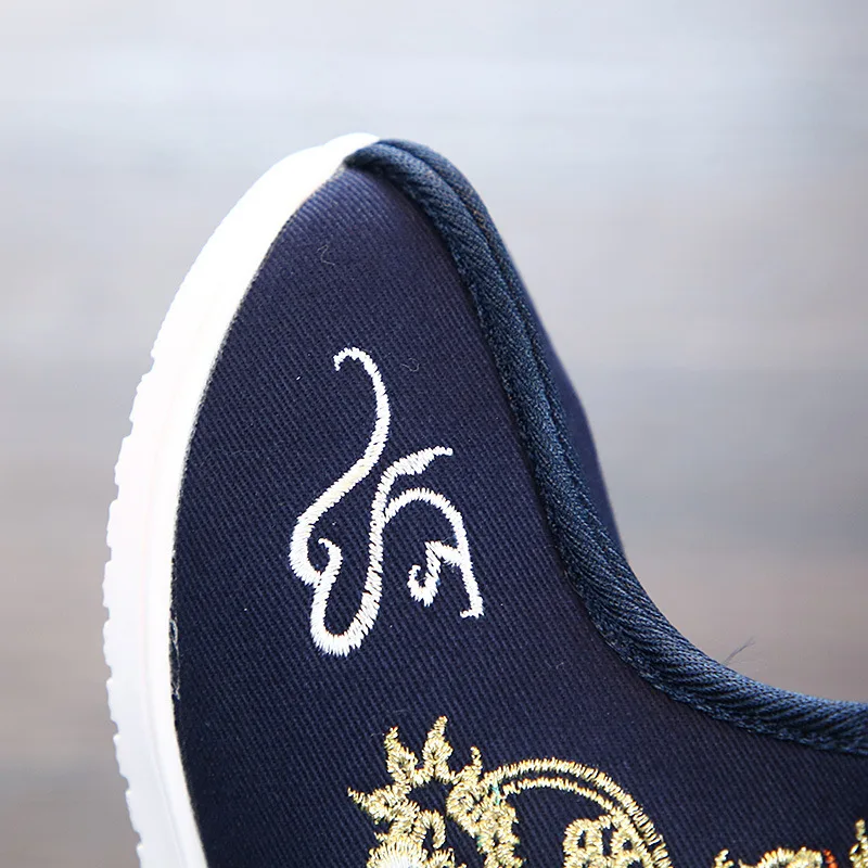 Рисунок 6 - Тканевые ботинки ручной работы для мальчиков