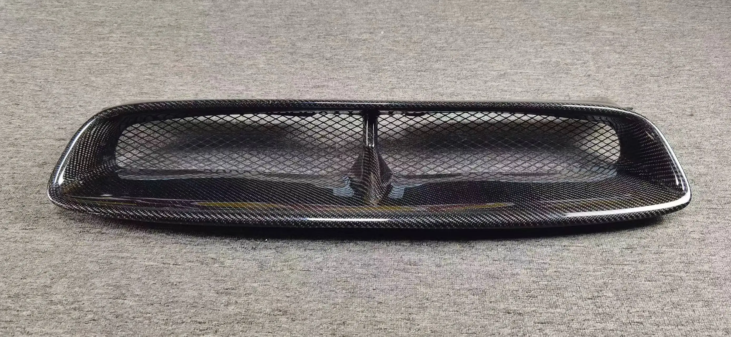 

Передняя решетка из углеродного волокна для Subaru 2002-2006 WRX STI