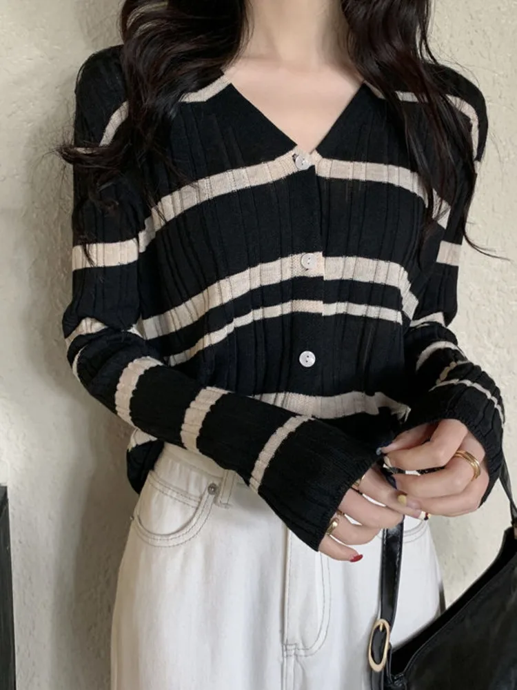

New Lazy Style Outer Sweater Soft V-neck Striped Knitted Cardigan For Women 2022 Autumn Slim Single Breasted Knitting Jackets