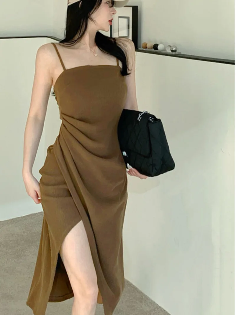 

Женское платье с разрезом Новинка весна-лето 2024 стильное облегающее платье в стиле богини Хепберн средней длины с подвесными лямками