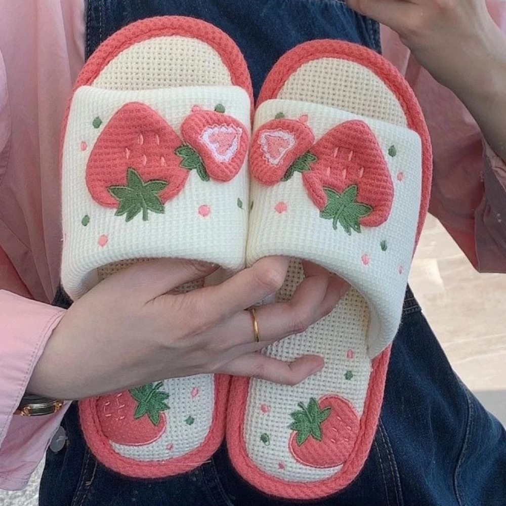 2023 New Fashion Soft Ladies Casual Cute Strawberry Pattern Design Comfortable Female Linen Home Slippers — view 2