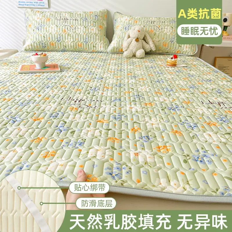 thumbnail image 1 of Sábana de verano fresca, funda de almohada, traje para dormitorio de estudiantes, alfombrilla enfriadora de látex con dibujos animados, juego de ropa de cama, colcha doble lavable, 1 of 5