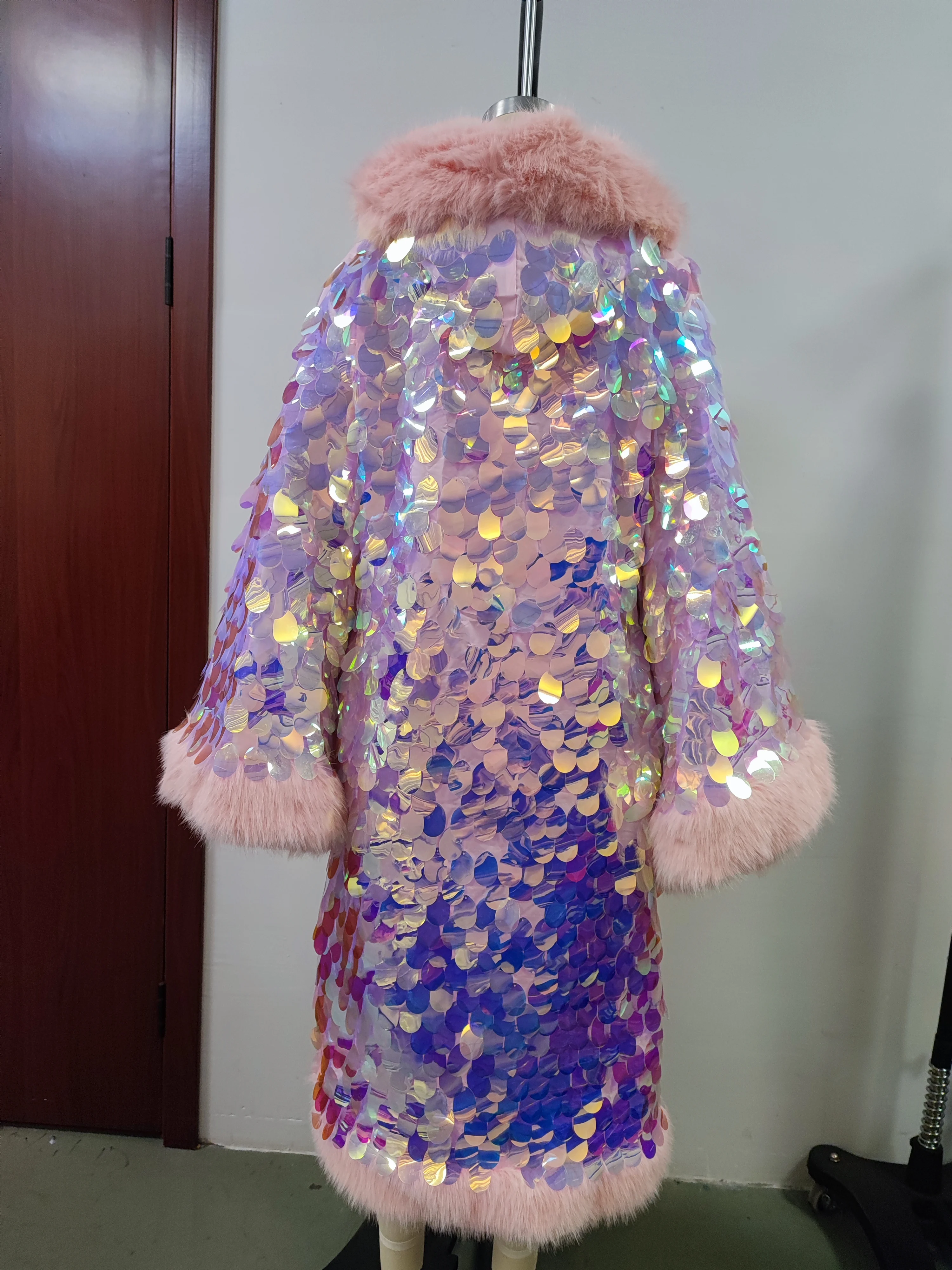 Neue LED Mantel Frauen Faux Pelz Leuchten Halloween Kostüm Jacke Glänzende Kapuze Langen Mantel Winter Warme Party Club Outwear – Detail 10
