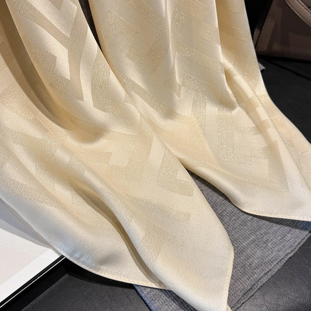 2025 Neuester seidiger Kopftuch-Schal für Damen, Bufanda, modischer Jacquard-Schal, ethnische Reise-Schals, bedruckt, dekorativer Sonnenschutz – Detail 21