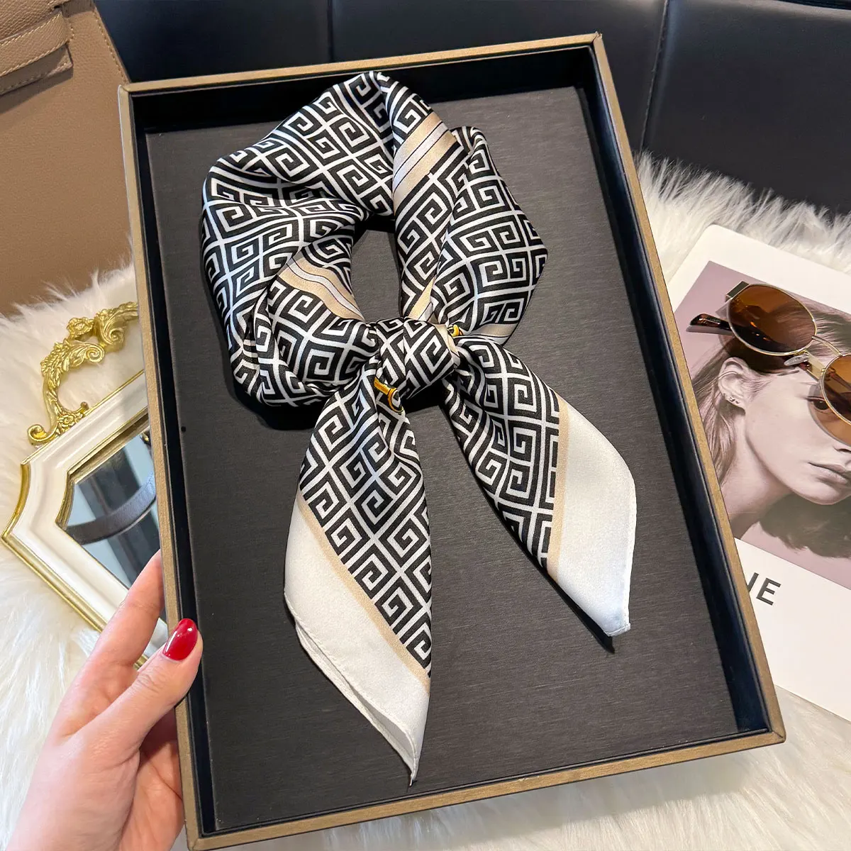 2025 70*70cm Kerchief Popular Print Headcloth Luxury Design Silk Scarves Fashion Sunscreen Muffler Square Shawl Bandanna Foulard