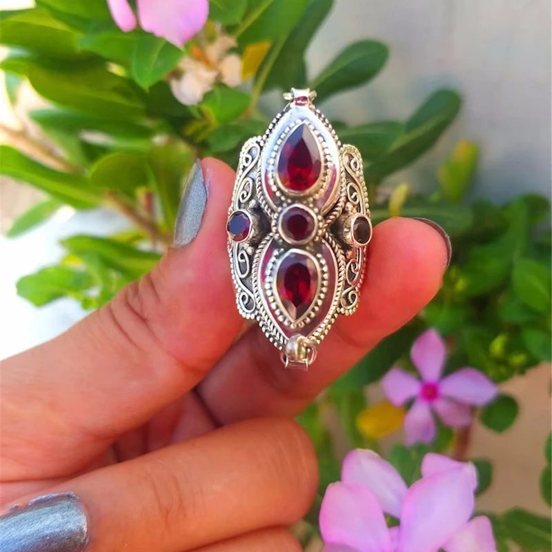Vintage Women's Ring Bohemian Exaggerated Ring Inlaid Red Cubic Zirconia Antique Silver Color Engraving Classic Ladies Jewelry