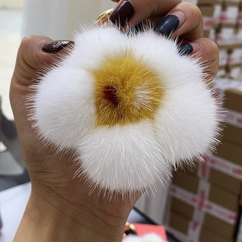 2022 New In Real Mink Fur Handmade Cute Key Chain Keychains Bag Accessory Car Keychain Gift Keyrings Gifts Flower Key Ring
