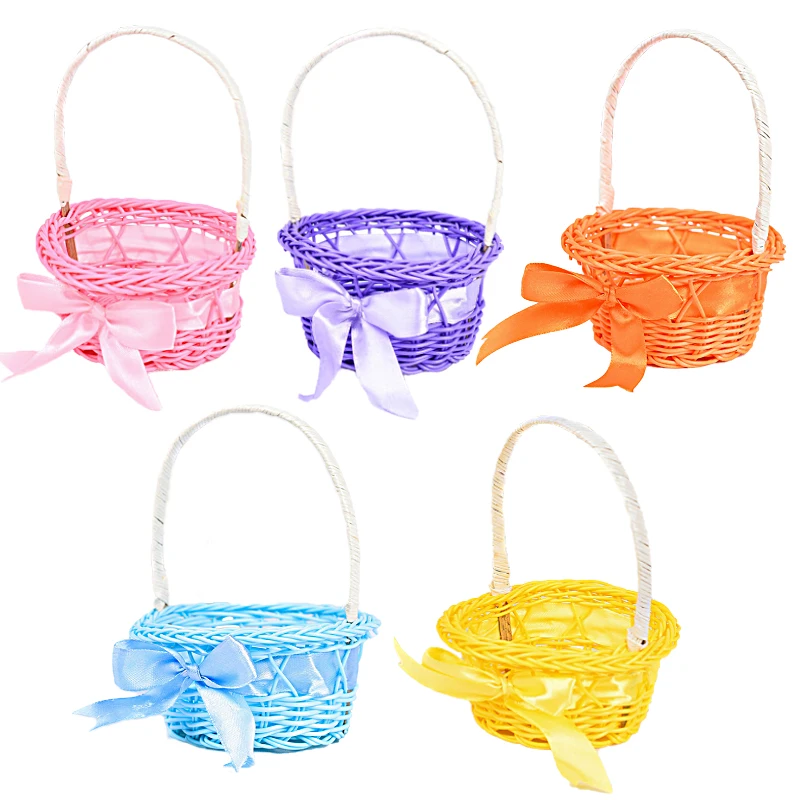 Круглая маленькая корзина из искусственного ротанга для цветов с ручкой, ручные пластиковые корзины для хранения, украшение для дома и свадьбы Круглая маленькая корзина из искусственного ротанга для цветов с ручкой, ручные пластиковые корзины для хранения, украшение для дома и свадьбы