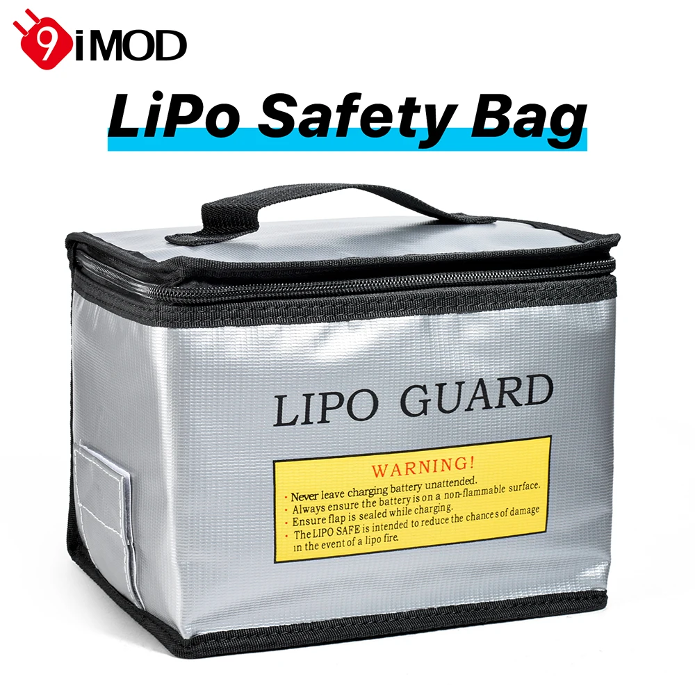 Sac ignifuge pour batterie de drone avec batterie insérée, protection haute température et antidéflagrant en action.
