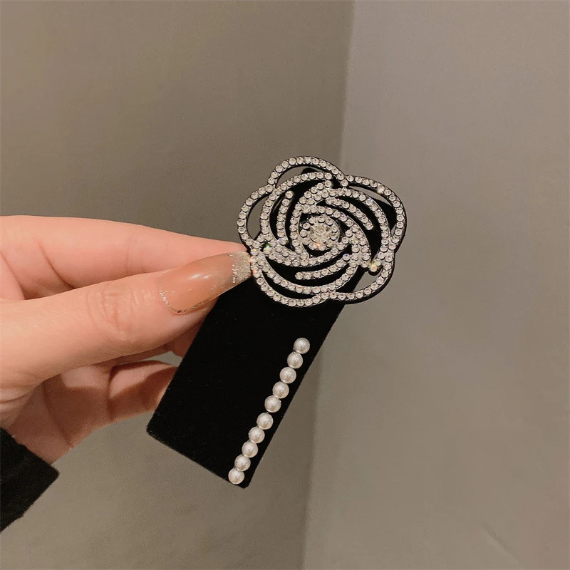 Рисунок 3 - Женская бархатная заколка для волос